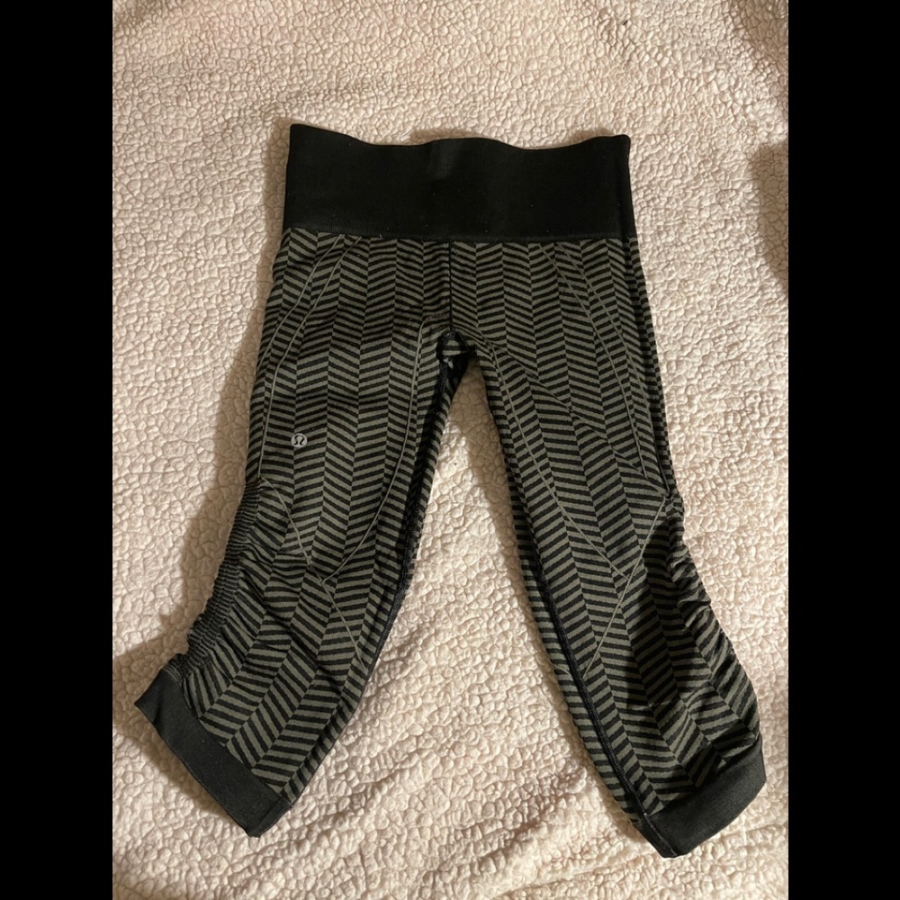 Tight Capri stretchy pants